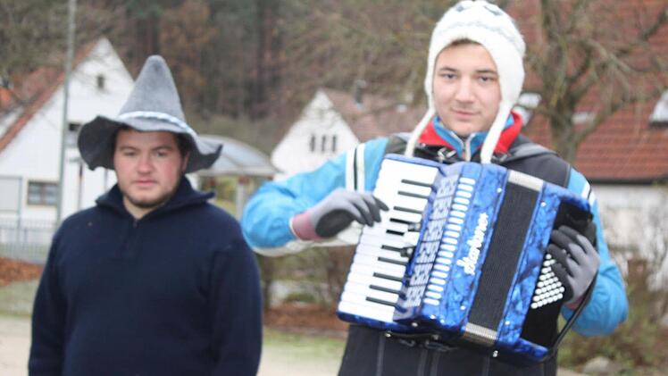 Jonas sorgte mit der "Quetschn" für Stimmung. Foto: Sonja Werner