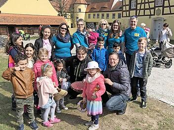 Sie suchten flei&szlig;ig nach Ostereiern, profitiert davon hat auch die Kinderonkologie der Uniklinik Erlangen. Foto: Harald Trautner