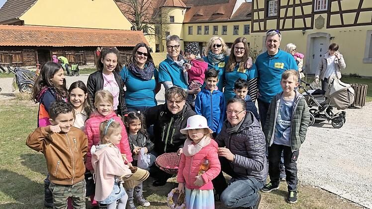 Sie suchten flei&szlig;ig nach Ostereiern, profitiert davon hat auch die Kinderonkologie der Uniklinik Erlangen. Foto: Harald Trautner