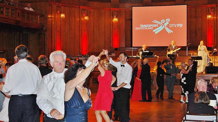 Ein Ereignis ersten Ranges war das Tanzturnier im Regentenbau. Foto: Sigismund von Dobschütz