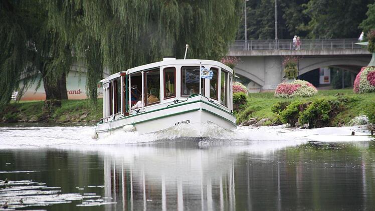 Seit 140 Jahren gibt es die Saale-Schifffahrt. Mit dem Dampferle geht es seitdem vom Kurgarten zur Unteren Saline. Foto: Ralf Ruppert