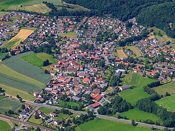 Die Nachfrage nach Bauland in Ludwigschorgast ist groß. Am Dienstag brachte der Gemeinderat die Ausweisung eines weiteren kleinen Baugebiets auf den Weg. Foto: BR-Archiv