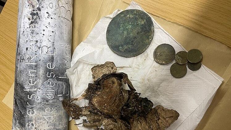 Zeitkapsel mit Münzen bei Brückenabriss in Hof