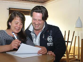 Silvia und Aleksandar Nikolov freuen sich auf die neue Aufgabe in den "Kesselstuben". Derzeit tüfteln sie zwar noch an ihrem Konzept, aber es ist jetzt schon klar, dass sich so viel nicht ändern soll und die Küche fränkisch bleiben wird. Foto: Stephan Tiroch