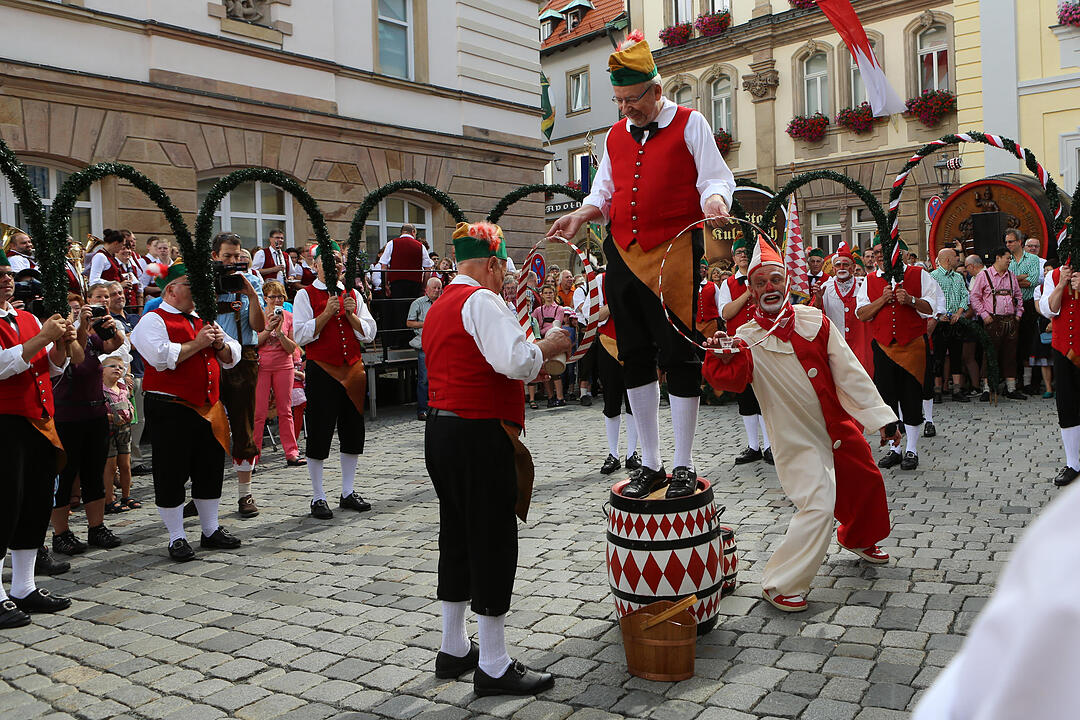 Eröffnung der Kulmbacher Bierwoche mit Büttnertanz und Bieranstich; Foto: Barbara Herbst