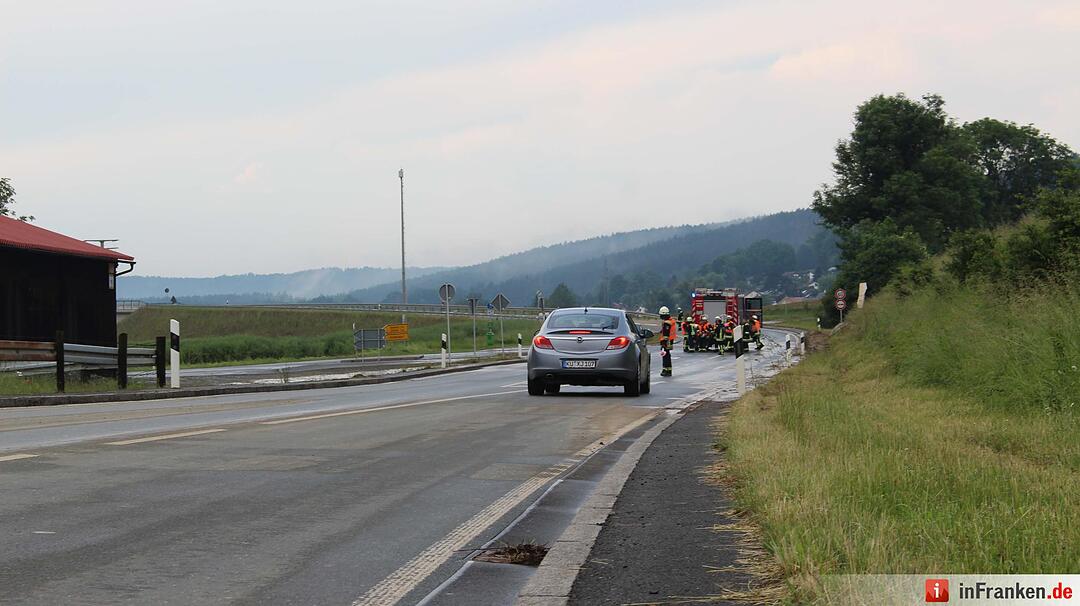 Blitz schlägt in Dachstuhl von Einfamilienhaus ein