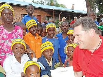 Um möglichst vielen Kindern die Teilnahme am großen afrikanischen Kinderfest zu ermöglichen, bittet Dekan Dr. Andreas Krefft um Unterstützung. 3,50 Euro sind pro Kind notwendig.  Foto: Marion Eckert