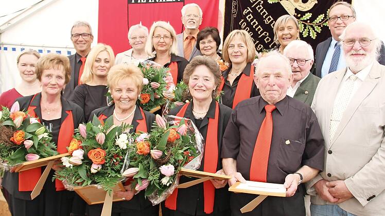 Die Geehrten des Gesangvereins Tannfeld Foto: Katharina Müller-Sanke
