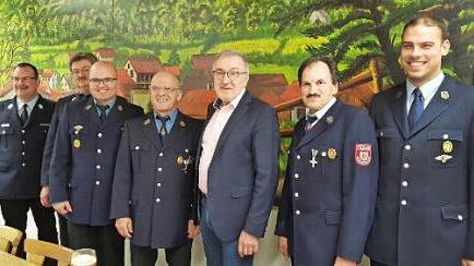 Die Führungsriege mit dem Bürgermeister