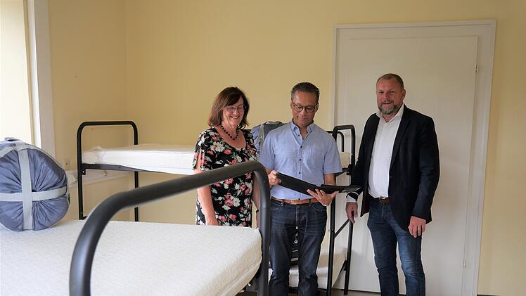 Würzburg: Landrat sendet dramatischen Hilferuf: "Gesamtes Asyl-System läuft über"
