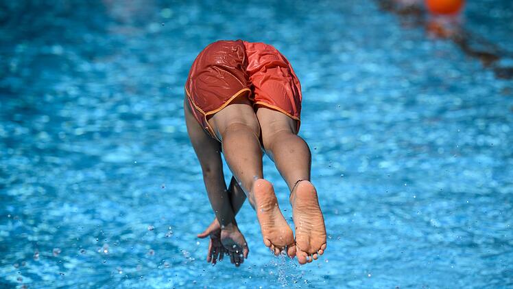 Ermittlungen nach unsittlichem Verhalten in Freibad im Kreis F&uuml;rth