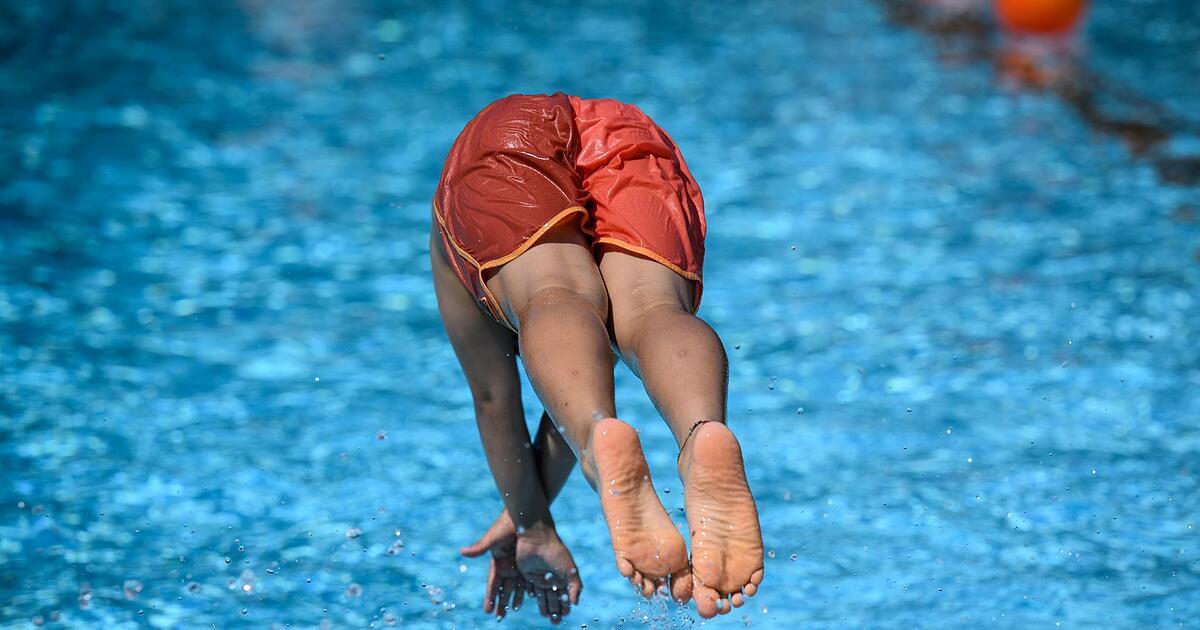 Fürth district: Exhibitionist acts in the outdoor swimming pool - | Man ...
