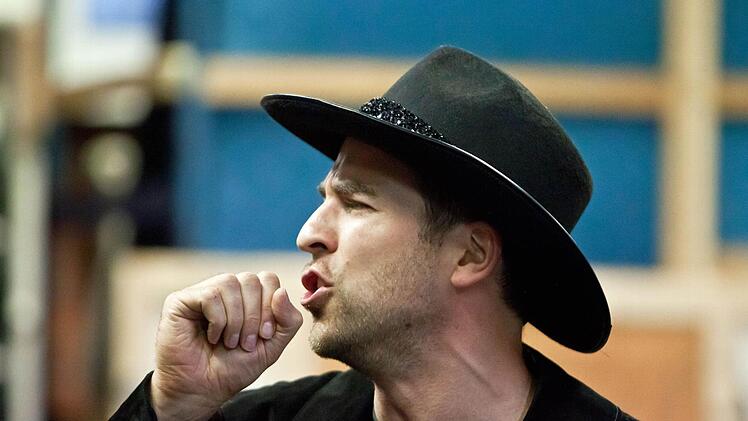 "Tombstone oder Das Duell": Frederik Leberle als singender Revolverheld in Matthias Straubs Rock-Western.