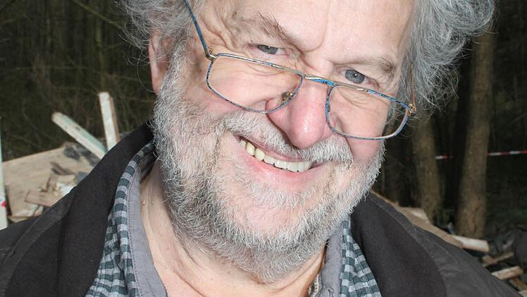 Architekt Jürgen Grimme fungiert als Sprecher der Anwohner des Dreibrunnenweges: Nach dem verheerenden Brand in der Obdachlosenunterkunft suchen die Anwohner des Dreibrunnenweges das Gespräch mit der Stadt Kulmbach und machen sich für eine Verbesserung der Situation für die Bewohner der Obdachlosenunterkünfte stark Foto: Sonja Adam