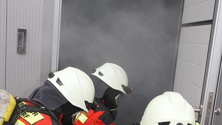 Feuerwehr-Gro&szlig;&uuml;bung auf der Gem&uuml;sefarm in FeulersdorfFoto: Sonny Adam