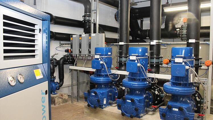 Neue Pumpen und Rohre in der Technik. Foto: Andreas Dorsch