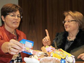 An Weihnachten ist die Versuchung besonders groß. Die Freundinnen und Kolleginnen Silvia Reinelt und Gabi Kientzle halten durch. Foto: Ulrike Müller