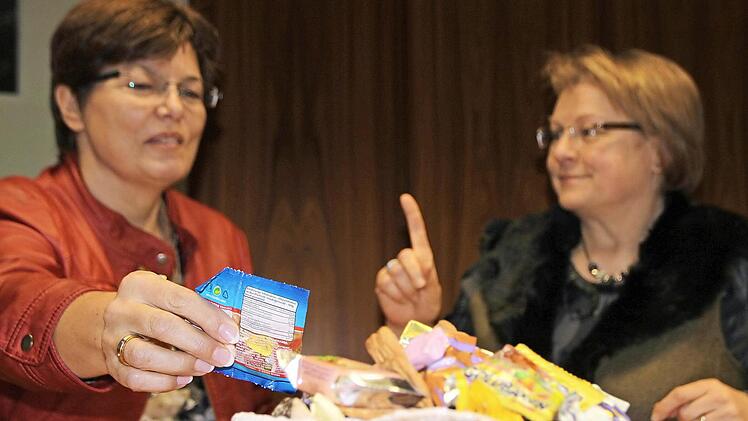 An Weihnachten ist die Versuchung besonders groß. Die Freundinnen und Kolleginnen Silvia Reinelt und Gabi Kientzle halten durch. Foto: Ulrike Müller