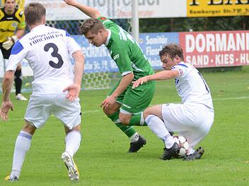 Für Jahn Forchheim um Tobias Eisgrub (Nummer 3) und Florian Clausnitzer (r.) setzte es gegen Ansbach eine 0:4-Schlappe.  Foto: herzopress