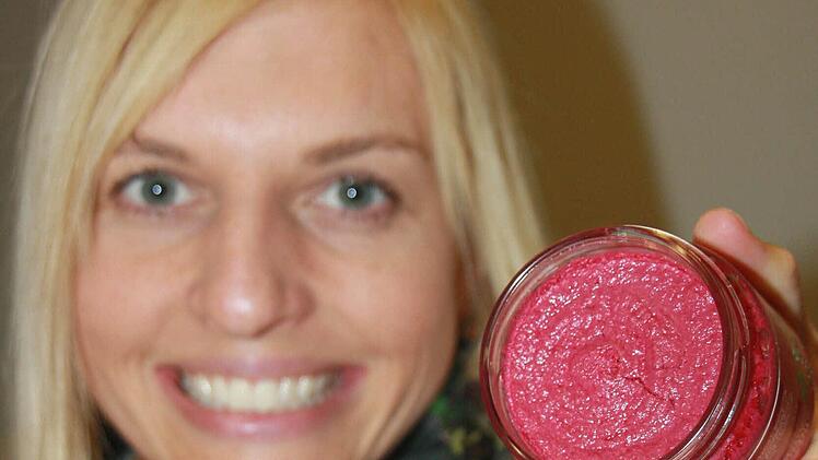 Ein Brotaufstrich der etwas anderen Art, absolut vegan. Seit Wochen ernährt sich Nina Grötsch nun davon. Foto: Diana Fuchs