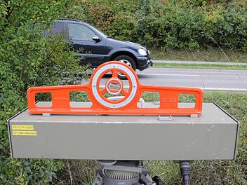 Auf der Osttangente bei Haßfurt hat es auch einige Autofahrer erwischt. Hier ist Tempo 70 erlaubt. Fotos: Andreas Lösch