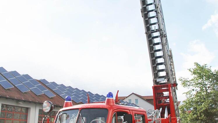 Die Drehleiter lässt sich auf 30 Meter Länge ausfahren.