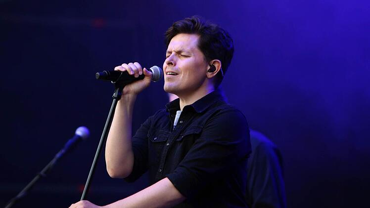 Michael Patrick Kelly zog seine Zuhörer beim Gastspiel im Rahmen des "Tambacher Sommers". Foto: Jochen Berger