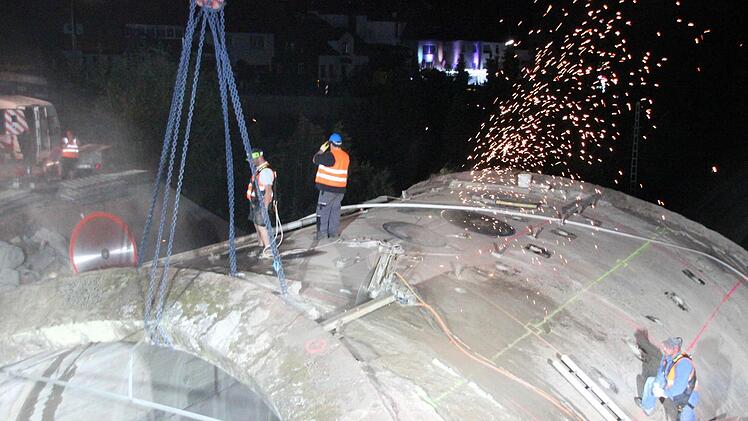 Wenn die Sägeblätter auf Stahl tragen, flogen die Funken. Foto: Friedwald Schedel