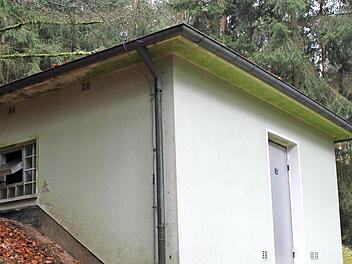 Sowohl baulich als auch technisch wird der Hochbehälter für die Trinkwasseraufbereitungsanlage auf den neuesten Stand gebracht.  Foto: K.- H. Hofmann