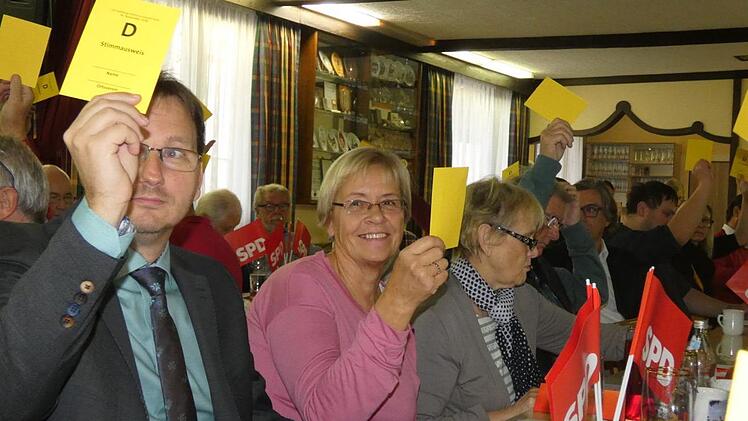 48 Delegierte stimmten &uuml;ber die Bewerber der Landrats- und Kreistagswahl ab.