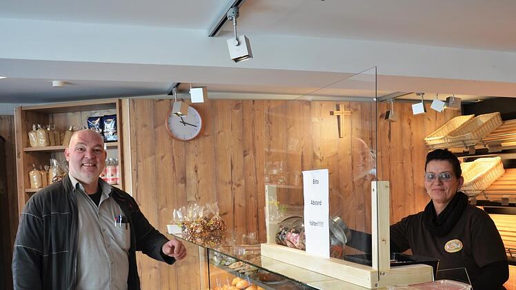 Elke Kremer freut sich in der Bäckerei Oesterlein über jeden freundlichen Stammkunden. Foto: Sandra Hackenberg