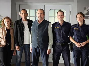 Die beliebte Vorabendserie "Watzmann ermittelt" startet in die siebte Staffel. Mit dabei (von links): Sophia Strasser (Katharina Leonore Goebel), Jerry Paulsen (Peter Marton), Benedikt Beissl (Andreas Giebel), Max Ruffer (Nepo Fitz) und Franziska Behrend (Paulina R&uuml;mmelein).