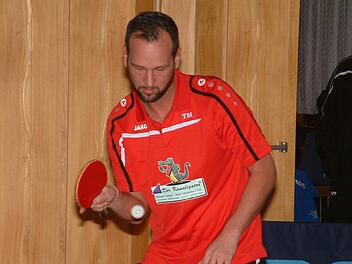 Einen gelungenen Einstand feierte der Aufsteiger SV Hummendorf in der 3. Bezirksliga. Beim 9:4-Heimsieg gegen den ATSV Oberkotzau blieb Tobias Meußgeier in seinen zwei Einzeln und im Doppel mit Werner Roth unbezwungen. Foto: Hans Franz