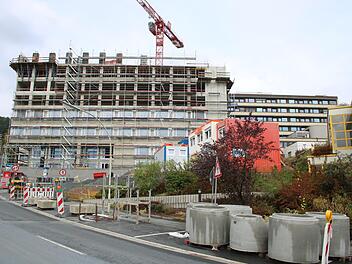 Der SPD-Kreistagsfraktion geht es bei ihrem Antrag vor allem um das Klinikum Kulmbach (im Bild) und die Sparkasse Kulmbach-Kronach.Archivfoto: Stefanie Gleixner