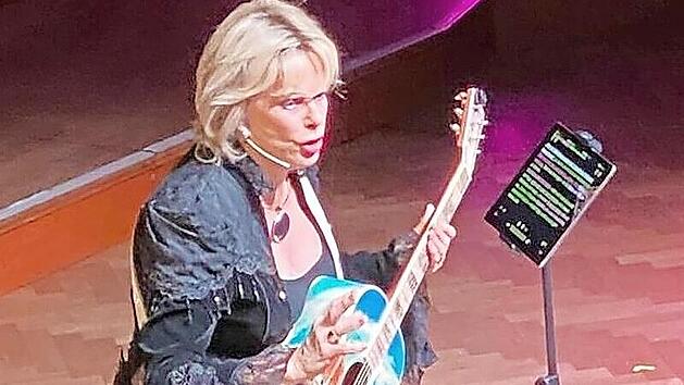 Lisa Fitz pr&auml;sentierte am Samstagabend im Max-Littmann-Saal ihr Jubil&auml;umsprogramm.