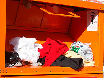 Altkleidercontainer, Altkleider, Textilien, Restmüll, Klamotten