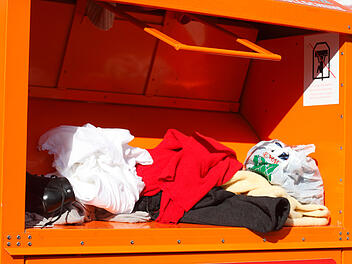 Altkleidercontainer, Altkleider, Textilien, Restm&uuml;ll, Klamotten