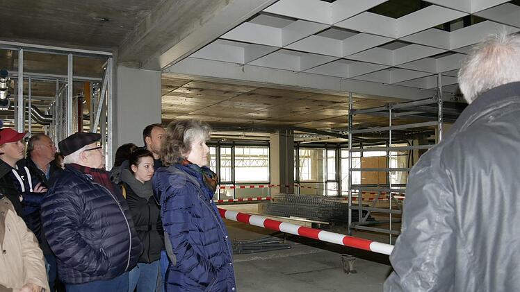 Hier wird die Mediathek zu finden sein, das Reich von  Diplom-Bibliothekarin Brigitte Rößler-Reuß.   Foto: Manja von Nida