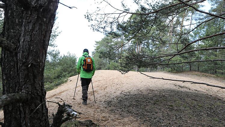 Unterwegs auf unserer Dünenwanderung mit Andi Schettler. Foto: Barbara Herbst
