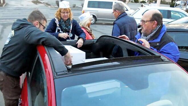 Der Fiat von Dekan Thomas Kretschmar wurde von oben beladen.  Foto: Dieter Hübner