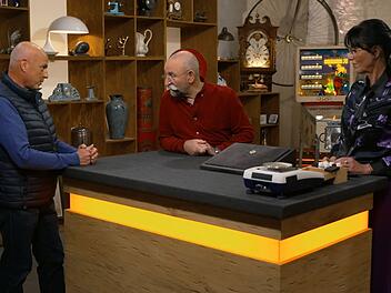 "Ein sehr sch&ouml;nes Schmuckst&uuml;ck", fand Horst Lichter. Gebannt lauschte der "Bares f&uuml;r Rares"-Moderator der Geschichte des Verk&auml;ufers: "Die Brosche, die habe ich so ungef&auml;hr 40 Jahre, seitdem ich studiert habe", erz&auml;hlte Michael aus Celle.