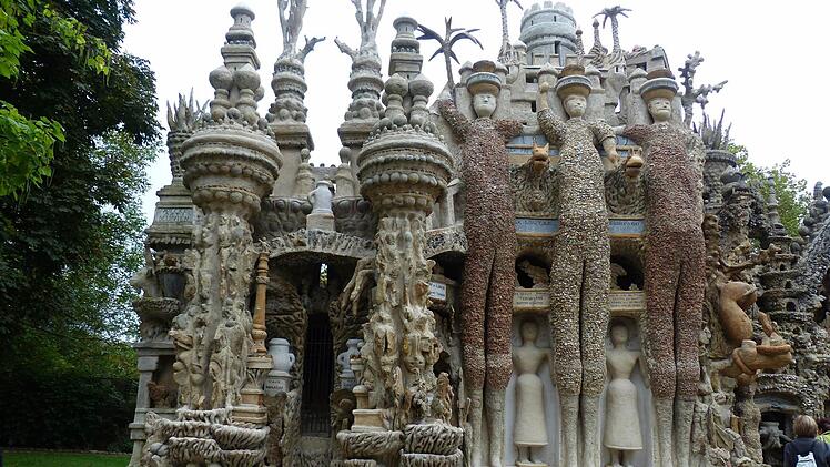 Traum eines Briefträgers: 33 Jahre lang baute Ferdinand Cheval an seinem fantastischen Märchenschloss.