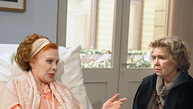 Elisabeth Volkmann (links), die deutsche Synchronstimme von Marge Simpson, verstarb 2006 im Alter von 70 Jahren.