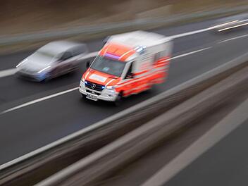 Himmelkron: Unfall auf der B303 - Bundesstra&szlig;e voll gesperrt