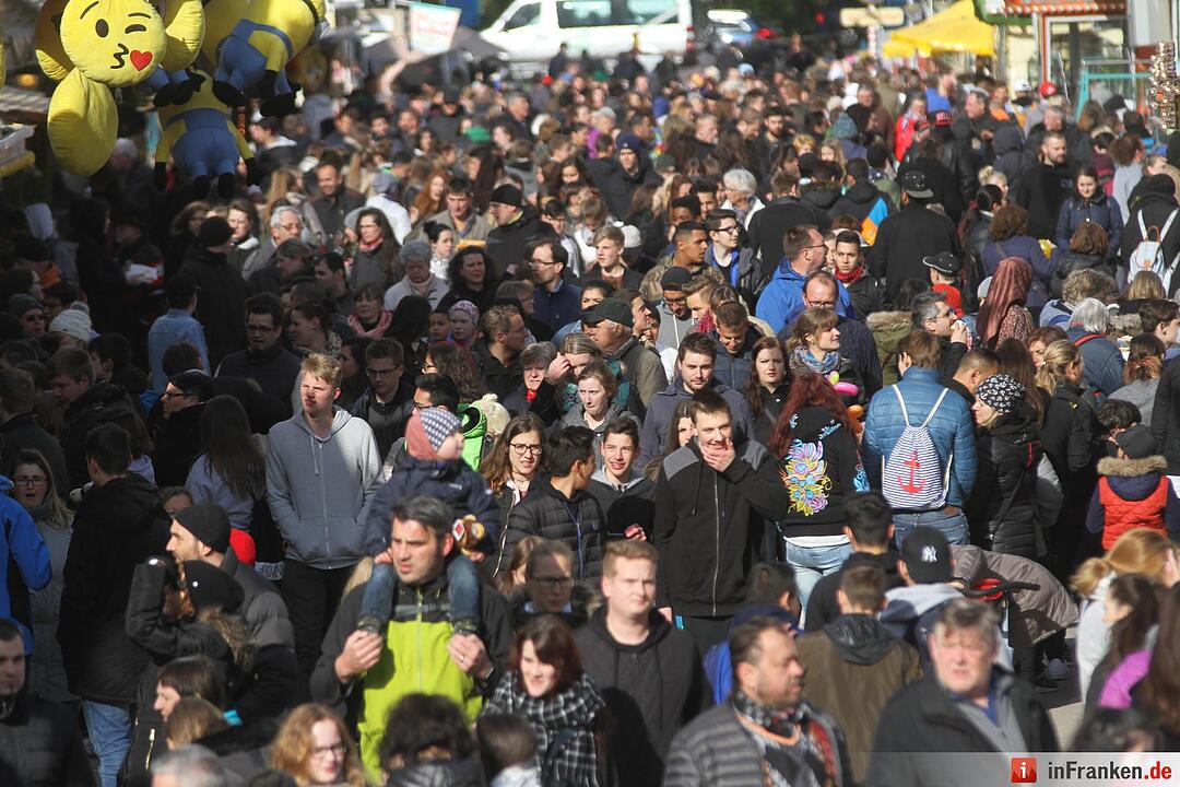 Volksfest in Nürnberg: Trotz Kälte gut besucht