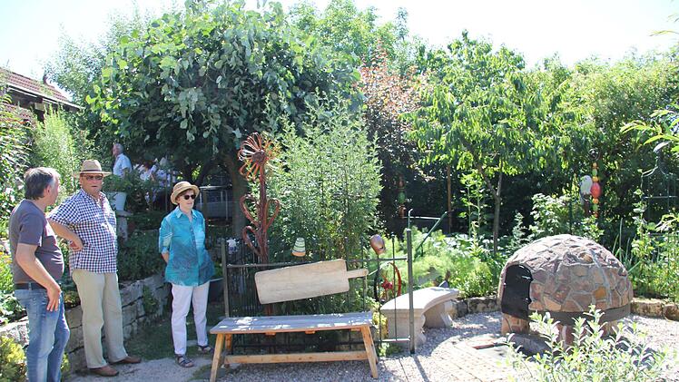 Auch dieser Ofen steht im Garten der Mauers. Foto: Alexandra Kemnitzer