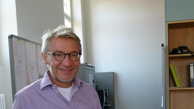 Schulleiter Wilhelm Schmidt ist Chef von 27 Lehrkräften.