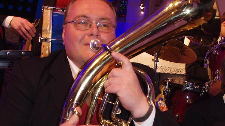 Günter Soja spielte beim Konzert sowohl bei den Kronacher Musikanten als auch beim Jugendorchester Kronach mit. Fotos: Heike Schülein