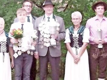 Die amtierenden Könige des Schützenvereins 1960 Schmölz nach der Proklamation Foto: privat