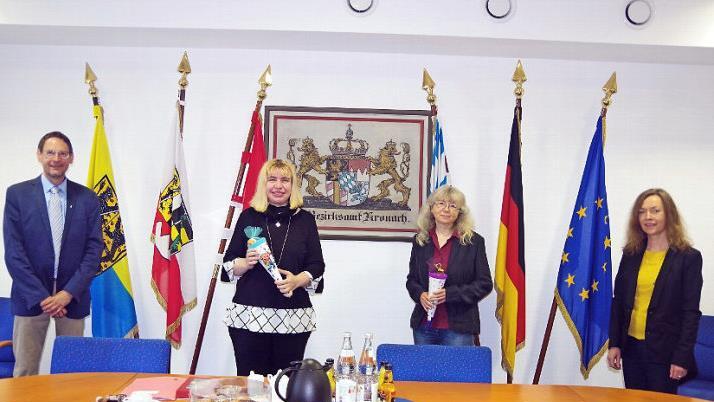 Schulamtsdirektorin Gisela Rohde (rechts) gratulierte den neuen Funktionsträgern (von links) 1. Personalrats-Vorsitzender Jens Schmidt, Datenschutzbeauftragte Melanie Simon sowie Monika Graß, Koordinatorin für die Förderlehrkräfte im Schulamtsbezirk Kronach.  Foto: Heike Schülein